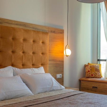 Entire Flat With City Skyline View - Two Bedrooms Batoemi Buitenkant foto