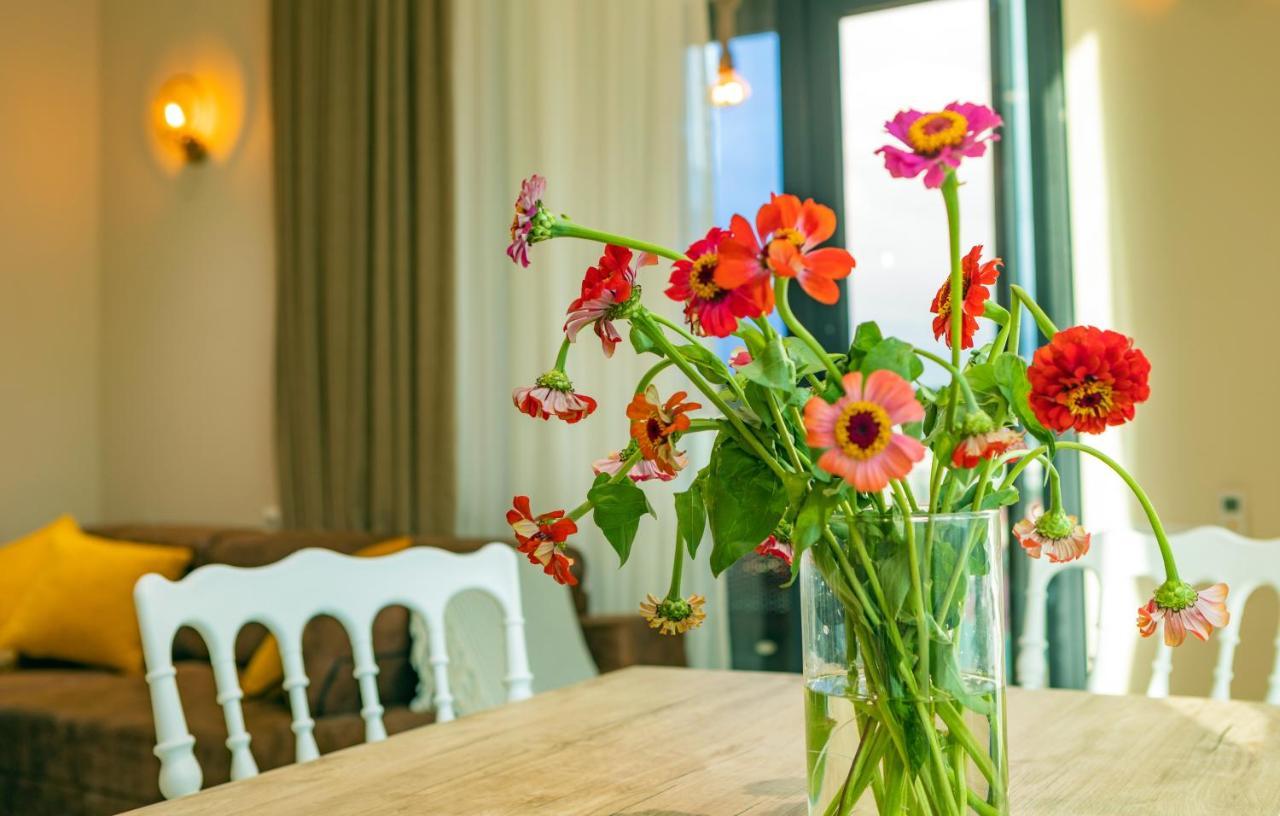 Entire Flat With City Skyline View - Two Bedrooms Batoemi Buitenkant foto
