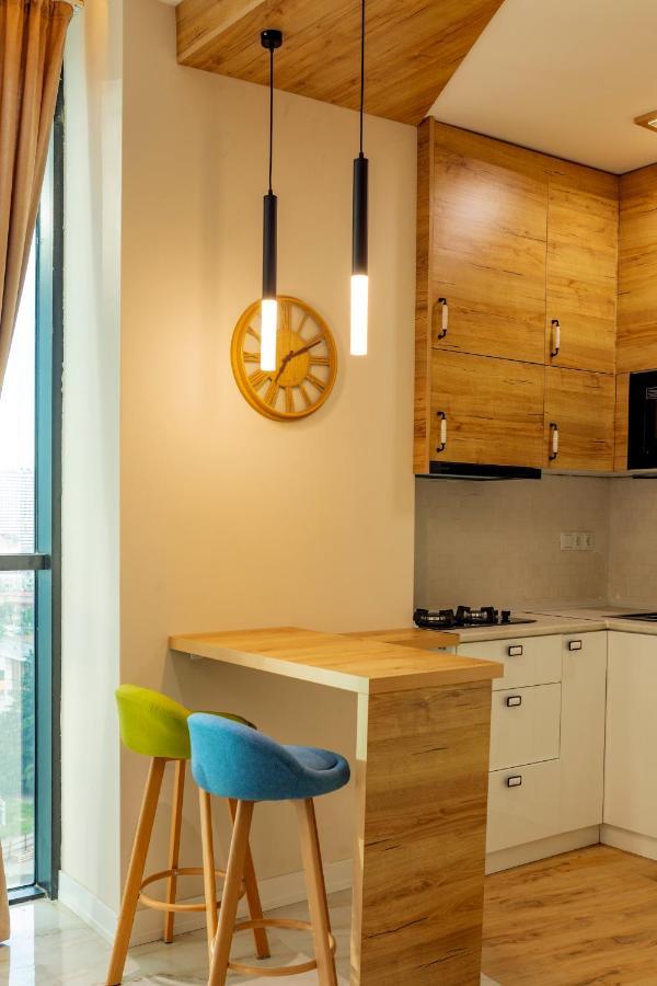 Entire Flat With City Skyline View - Two Bedrooms Batoemi Buitenkant foto