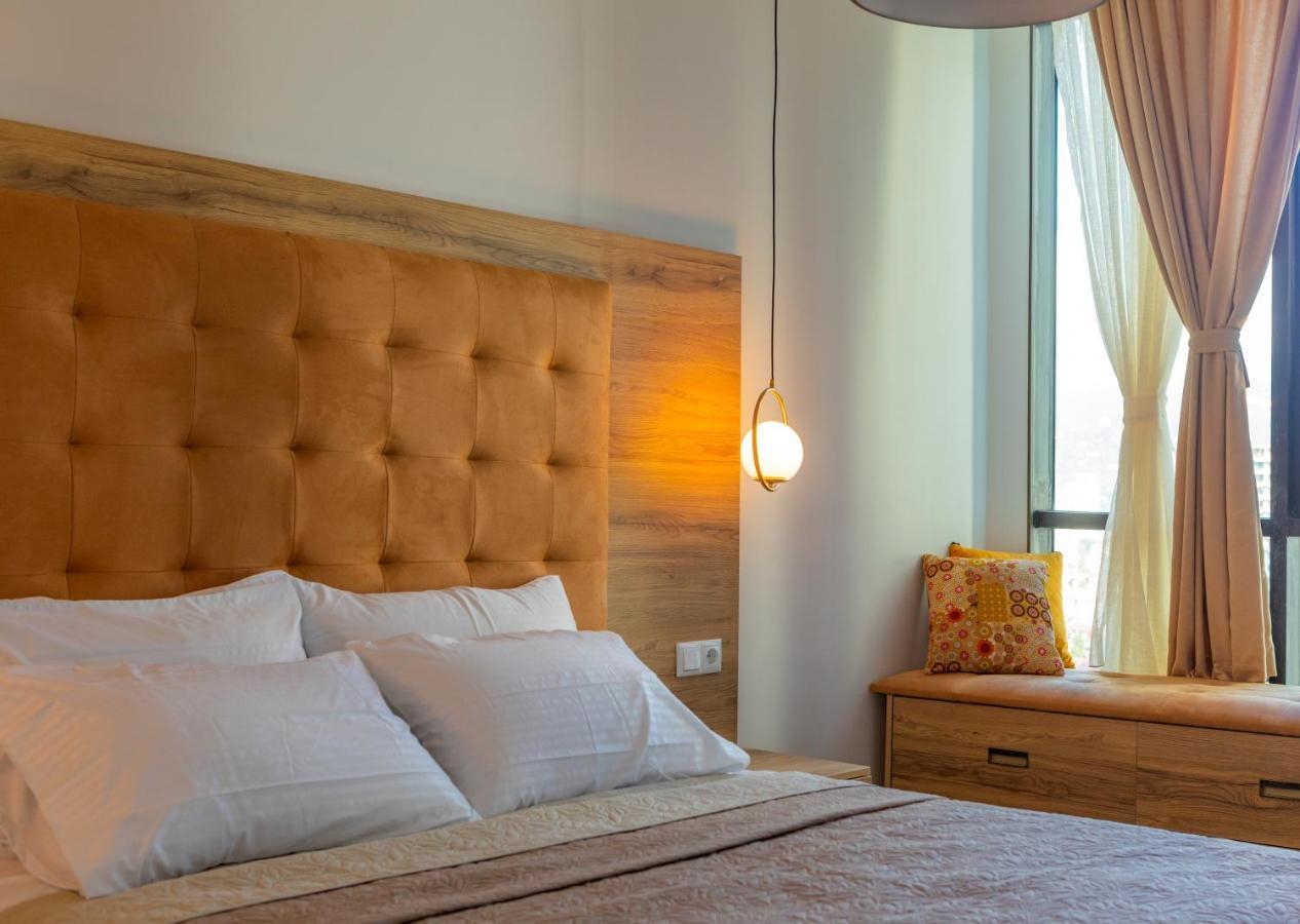 Entire Flat With City Skyline View - Two Bedrooms Batoemi Buitenkant foto