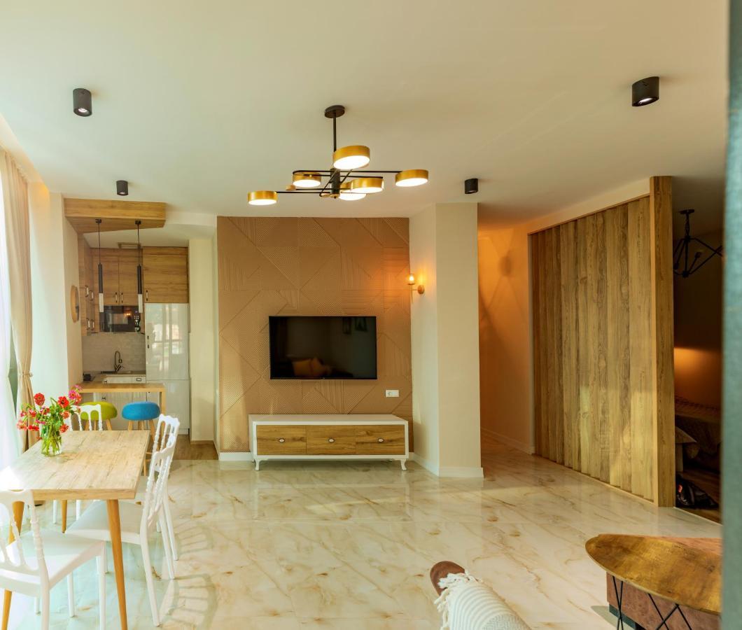 Entire Flat With City Skyline View - Two Bedrooms Batoemi Buitenkant foto
