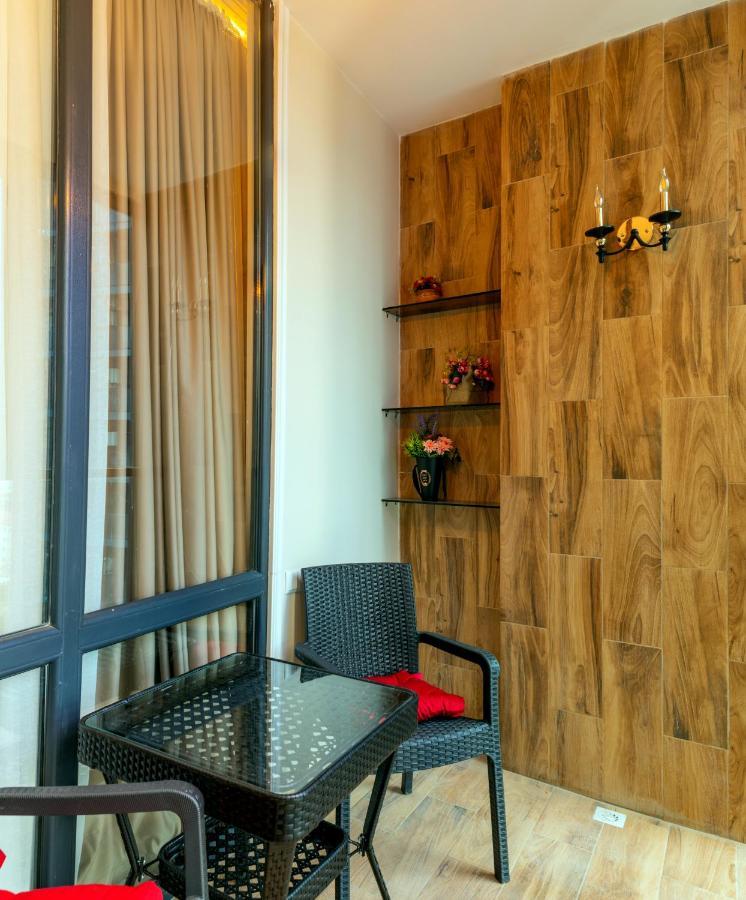 Entire Flat With City Skyline View - Two Bedrooms Batoemi Buitenkant foto