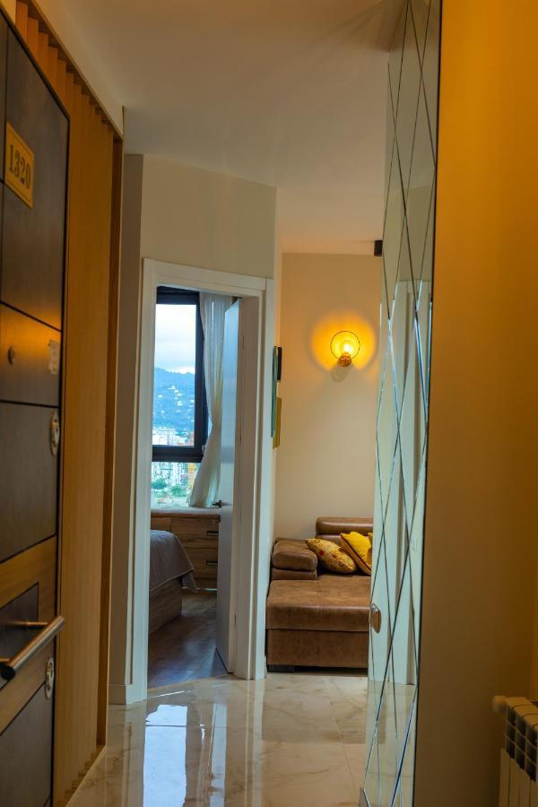 Entire Flat With City Skyline View - Two Bedrooms Batoemi Buitenkant foto